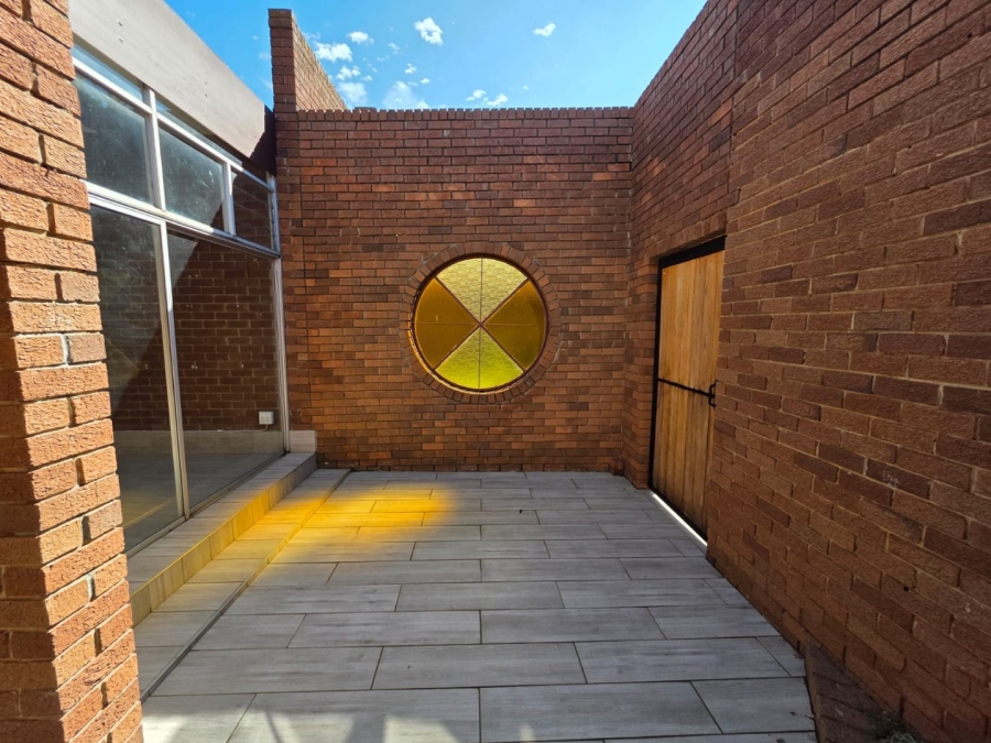 To Let 4 Bedroom Property for Rent in La Provance Free State